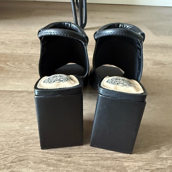 Vince Camuto heeled sandals - Picture 5 of 5